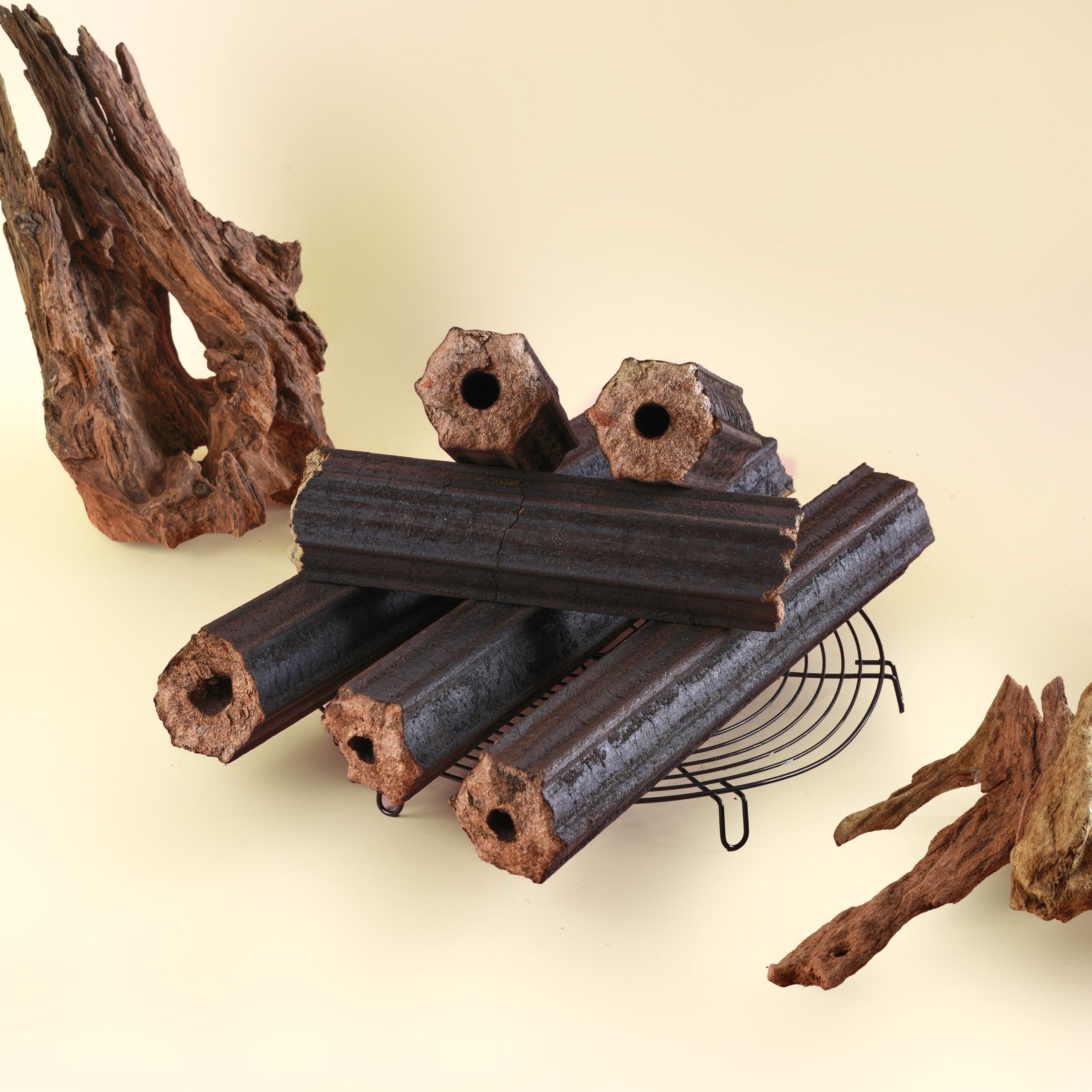 arang-briket-mentah-hexagonal-kualitas-grade-tinggi-raw-briquette-premium-sawdust-machine-pressed-high-quality-indonesia-jakarta